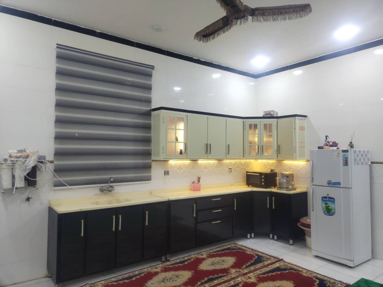 بيت للبيع المساحه 220متر طابق واحد كامل بناء حديث السعر 120 وبي مجال العنوان حي القصور نزله البانزين خانه قريب المدرسه الاستفسار الاتصال ***********
