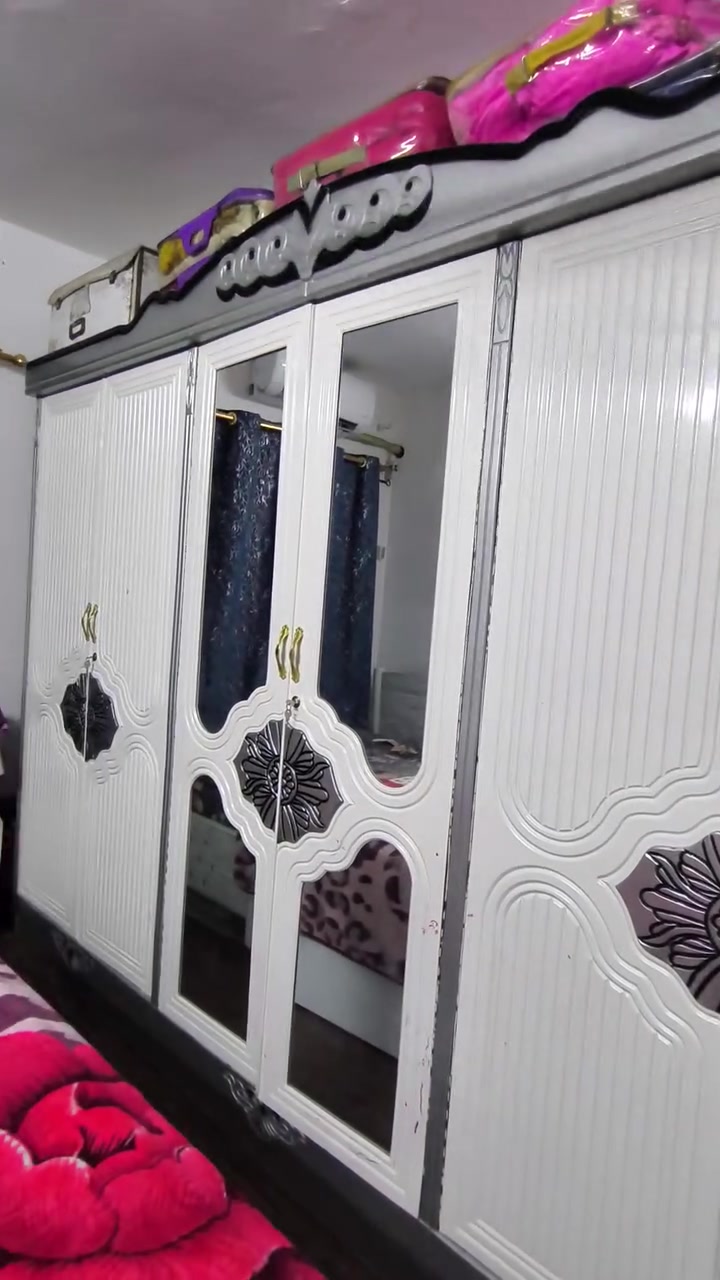 السلام عليكم غرفه عراقيه للبيع
 اغراضهه كامله بدون تلف بعدهه جديده
 سبب البيع لان اريد اغير
ماخذتهه بمليون وربع حط السعر الي يرضي الله ونتفاهم


**إذا كنت صاحب هذا الإعلان وتريد حذفه لأي سبب، رجاءا أرسل رسالة إلى الدعم الفني**