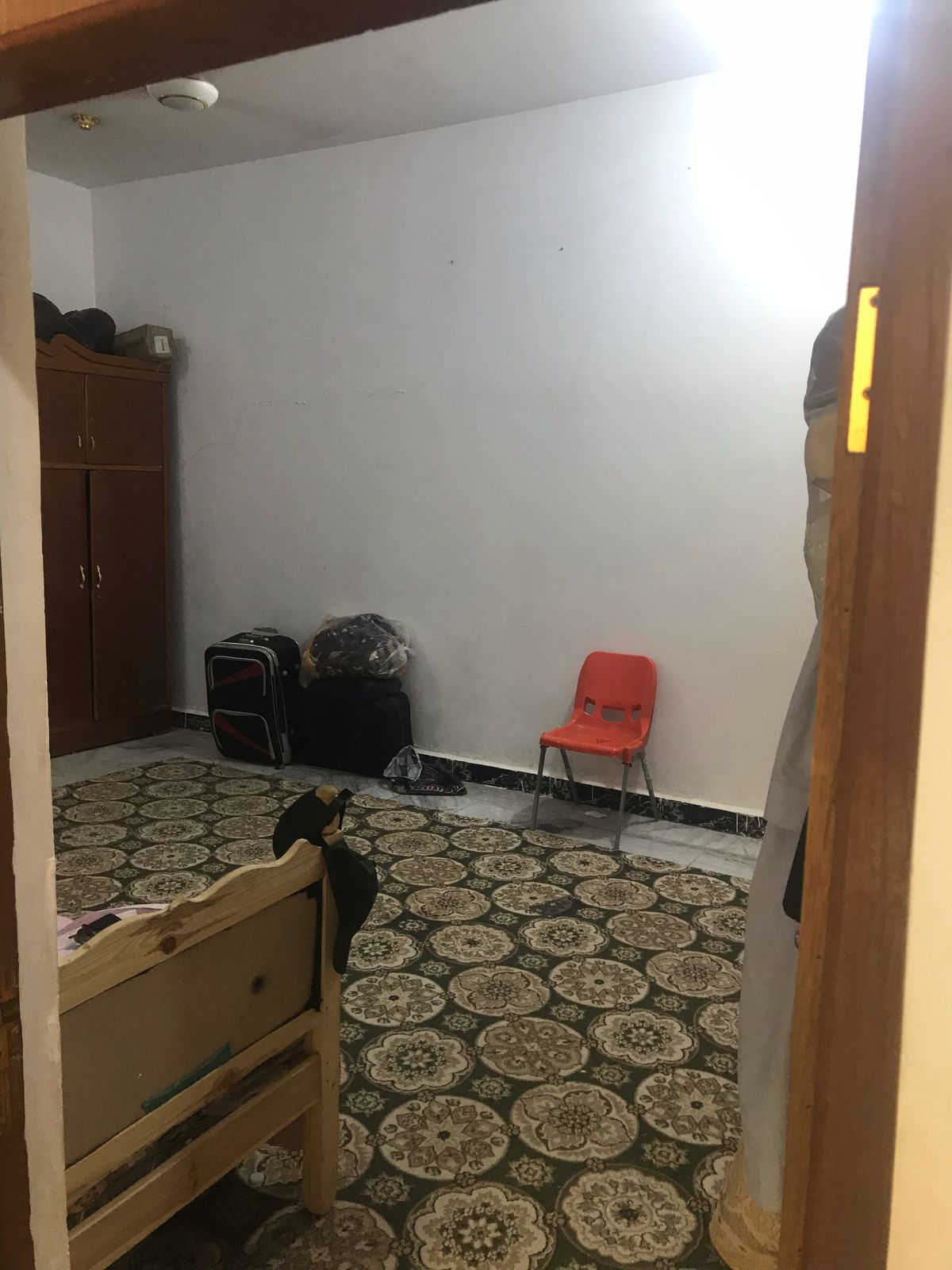 بيت ع سفينه قرب جامعه لصادق شارع فدك الزهراء طابو اسهم  مساحه ٢٥٣ م للبيع  طابقين كونكريت طابق الارضي غرفتين صاله مفتوحه ستقبال مطبخ حمام خارجي وداخلي ومناور ٢ السعر 200 وبي مجال قليل بلاش  ***********☎️***********☎️
