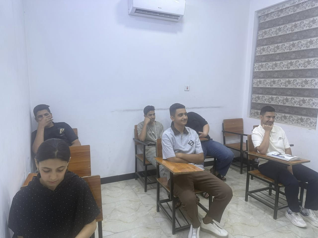 يعلن معهد القمة والابداع عن فتح باب التسجيل لجميع المراحل( ابتدائي / متوسط / اعدادي)يستقبل معهدنا 
الصفوف الاولية تعليم الاحرف والقراءة وكذلك ظبط القراءة والخط وطلاب الدور الثاني على الراغبين الاتصال على الرقم
***********
