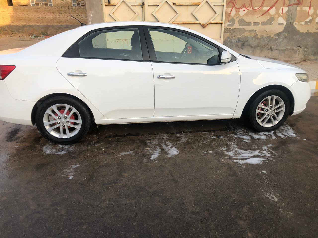 سيراتو 2011 للبيع 
بيه ضربه بالصندوك وبيه صبغ بالبنيد تغير لون
وجاملغات خلفيه  تبريد ثلج بدلت منظومه جديده 
كير ومحرك خير من الله وصدره زين 
رقمه اربيل تريد وكاله او تحويل خليجي محرك 16000
مكانه بغداد *********** سعر 95 وبيه مجال
