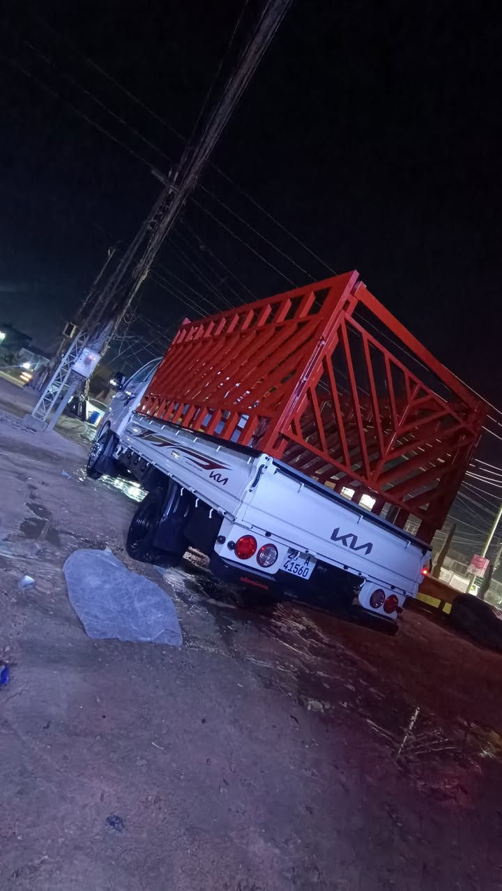 السلام عليكم 
للبيع كيا فحل موديل2024
ماشيه 15 الف كامله دوشمه كشنات تنت لايلون الارضيه جلد محجر 2م غلاف بدي ثقيل رقم انجليزي نجف السنويه لغايه 2030العنوان النجف الهاتف ***********
