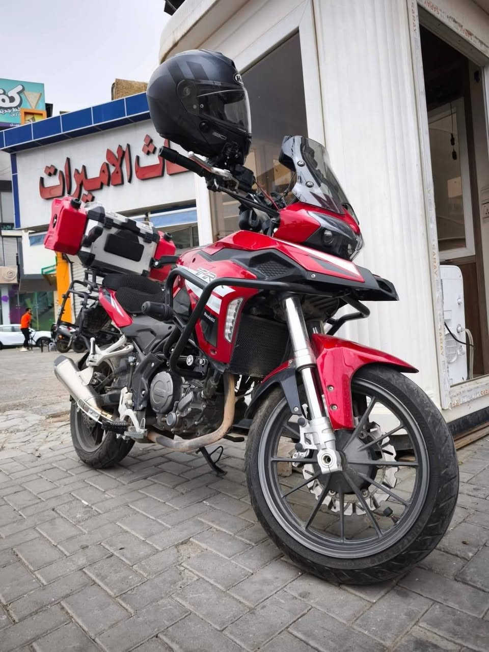 السلام عليكم
Benelli TRK 251 للبيع بدون مراوس 

الأضافات البيها ( استيراد شخصي و مو تجاريات ) :

- درع خاص مالتها

- الصناديگ البلادية مال بينيلي عدد 3

- دبات 5L ثنين وية قفل اصليات

- شاشة اندرويد اوتو و كار بلي لمس اصلية و سلسة ( الكيبل مالتها موجود بس مرابطها عالتشغيل استخدمها بال USB )

- جامة امامية طويلة تحمي من الهوا و الحشرات ( استخدمها بالسفر ) و الجامة البلادية هم موجودة 

- درع ايد باليدات

- قارئ ڤولتية و جداحة و منافذ USB شحن سريع

- ستاند اصلي مانع اهتزاز ( يفيد للايفون و اي موبايل بيه OIS لان يعطل الكاميرا مالتك اذا تستخدم ستاند بدون مانع اهتزاز ) يدعم شحن لاسلكي سريع 15w و منفذين TYPE C و USB عادي ثنينهن شحنهن سريع

- كب هولدر

- قارئ ضغط و حرارة التايرات وية ساعة

- استرايح ايد للراكب +  اسفنج عالصندوك بظهر الراكب

-حمالة طفاية حريق 
ماشية 19 الف وعليها ادامة بلكات وزنجيل وكلجات ودهن

مكانها بغداد السيدية 

السعر 5 ملايين وبيها مجال للشراي 
للتواصل:***********
