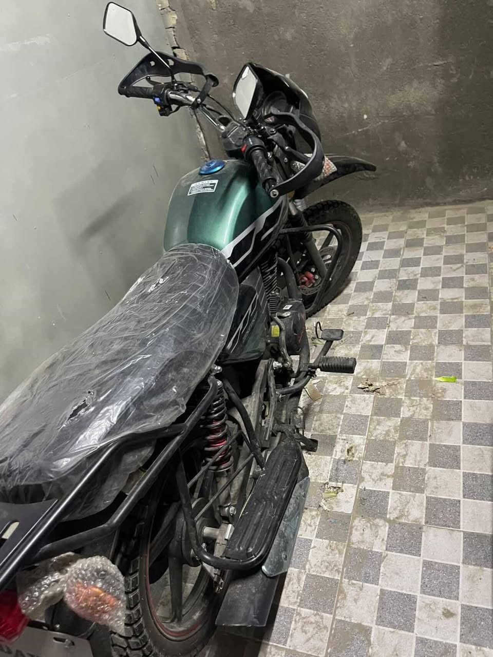 سلام عليكم اخوان دايوان 26 زيرو زيرو مماشيه ع كد طلعته من المعرض دهن الشركه بعدهه بيهه  سكنرر

للبيع بغداد حي الجهاد رقم ***********
