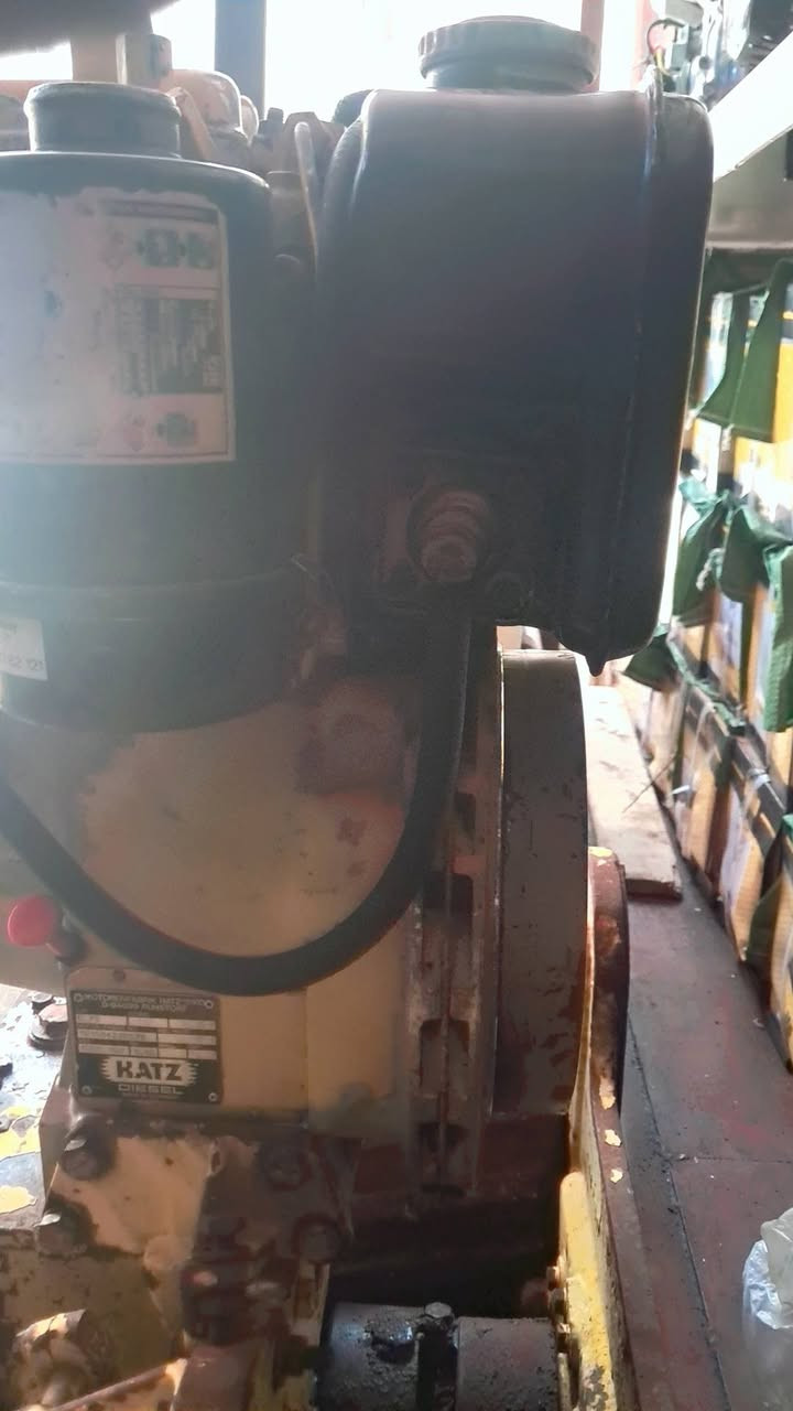 حادله صنع الماني نوع بوماك
وزن ٣٠٠ كيلو 

محرك نوع هاتس 

استندر غير مفتوح المحرك

كامله حلوه حيل 

شغلها مرتب وموضح بل الفديو 

تشتغل بل الممرات الضيكه 

للتواصل والاستفسار اكثر 

إتصال 📞 على الرقم ***********

@الجميع
