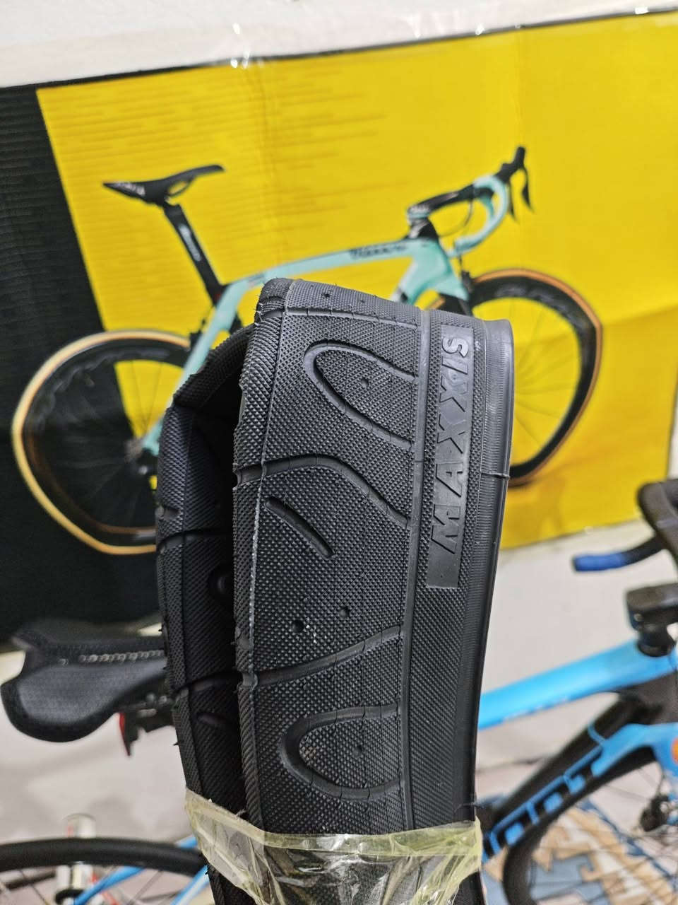 سلام عليكم
متوفر اطارات MAXXIS

حجم2.50×26

نقشه مسح 

متوفر زوج او تك

تفاصيل اكثر خاص  

متوفر توصيل جميع المحافظات 5
***********
