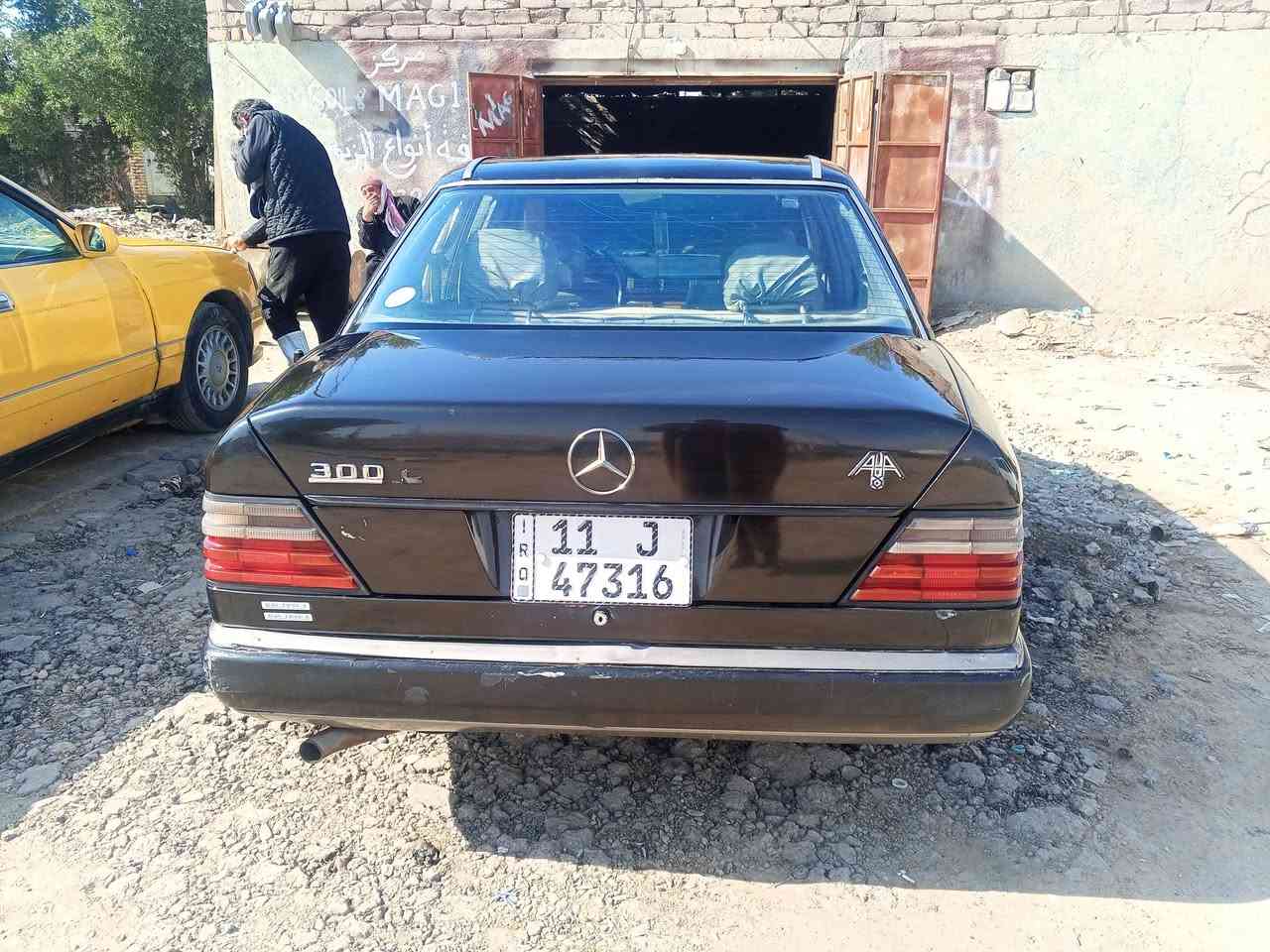 اخوان السلام عليكم ورحمه الله 
مارسدس دب موديل 89
رقم بغداد 
تبريد شغال
تخم تاير 
قواعد دبلات وحده معمره من جهة السايق
محور مكينه 2500ديلكو 
حداديه قبل شهر نفضتهه بشيخ عمر 
صاحبهه الشرعي من اهالي كربلاء ويدوارهه باسمك 
سعرهه 54وبيهه مجال للشراي 
العنوان ناصريه قضاء الفهود 
الرقم ***********
