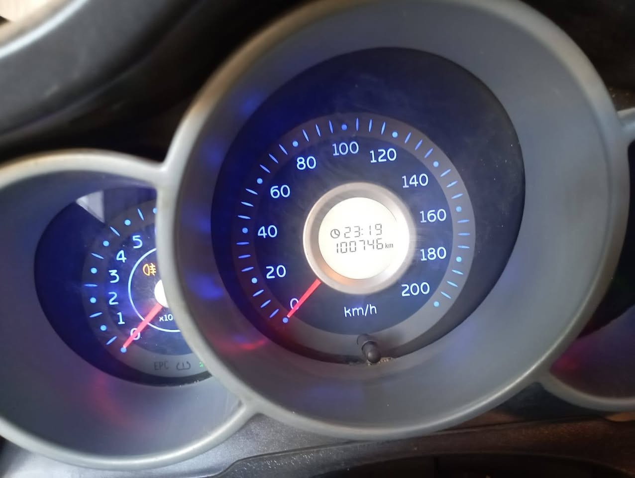 رقم بغداد
كير+ حداديه ممتازه 
زوج تخم تايرات 
حساسات +شاشه 
سياره نظيفه / النقص فقط كير نمره ٥ يرادله تبديل 
مكان / حله 
السعر ب٣٥$ وبيه مجال للشراي 
***********
