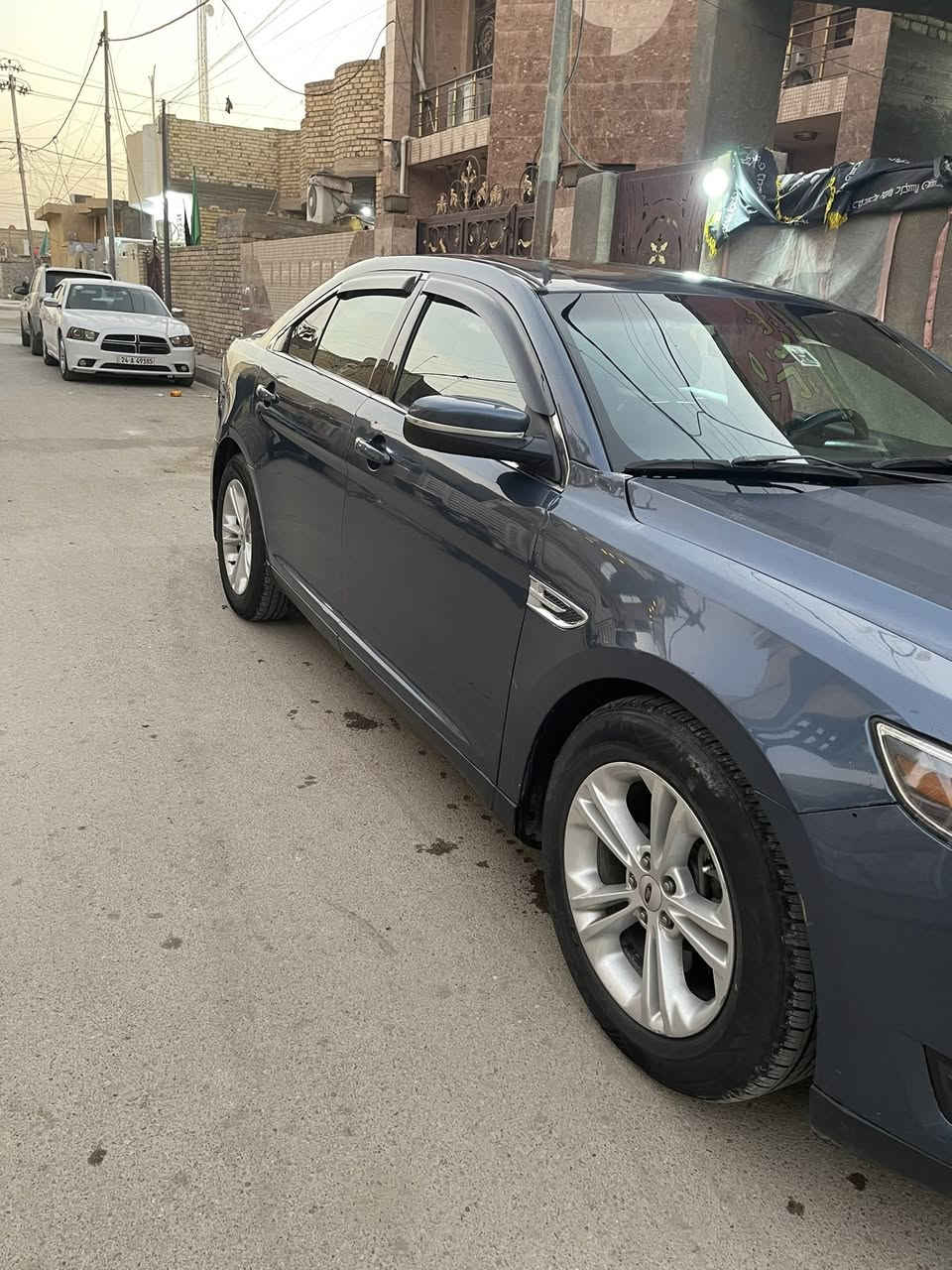 السلام عليكم للبيع فورد تورس 18 بغداد بأسمي فول لمتد لون بحري  تحويل مباشر حادثه ايسر وبنيد صورالحادثه بالمنشور ماشيه 95 الف  السعر المطلوب 12500 قابل للتفاوض  للاتصال ***********
