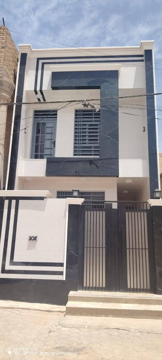 ‏بيت لبيع مساحته ١٠٠ متر طابق ونص 
‏ثلاث غرف وصالتين واستقبال وصحيات ثلاث 
‏عنوانه شارع عشرين سعره ١٨٠ بيه مجال للاستفسار مكتب بركات ام البنين ***********
‏
