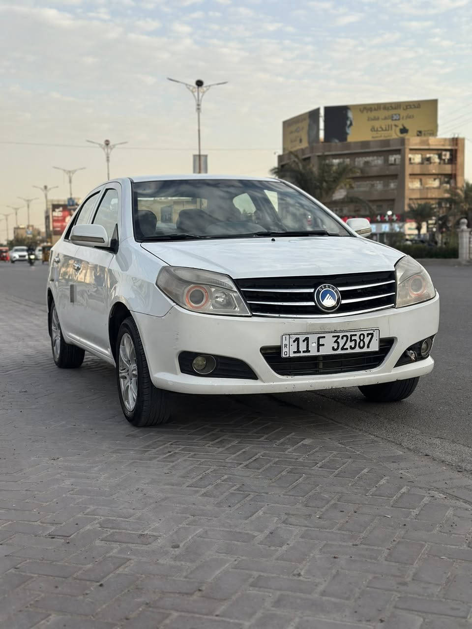 جيلي - ام كي 2012
- ابيض 

- محرك 1600 مكفول

- كير عادي مكفول

- تبريد ثلج 

- سيارة بيها صبغ جمالية 

- تبديل صدر امامي قبل 4 ايام .

- ادامة كاملة 

- سنوية جديدة بأسمي ( صفر غرامات ) 

السيارة نشطة وعالية ومرتبة سعرها 44 وبيها مجال للشراي ما ارجعه .

 

العنوان بغداد - ساحة مظفر

*********** / موجود واتساب
