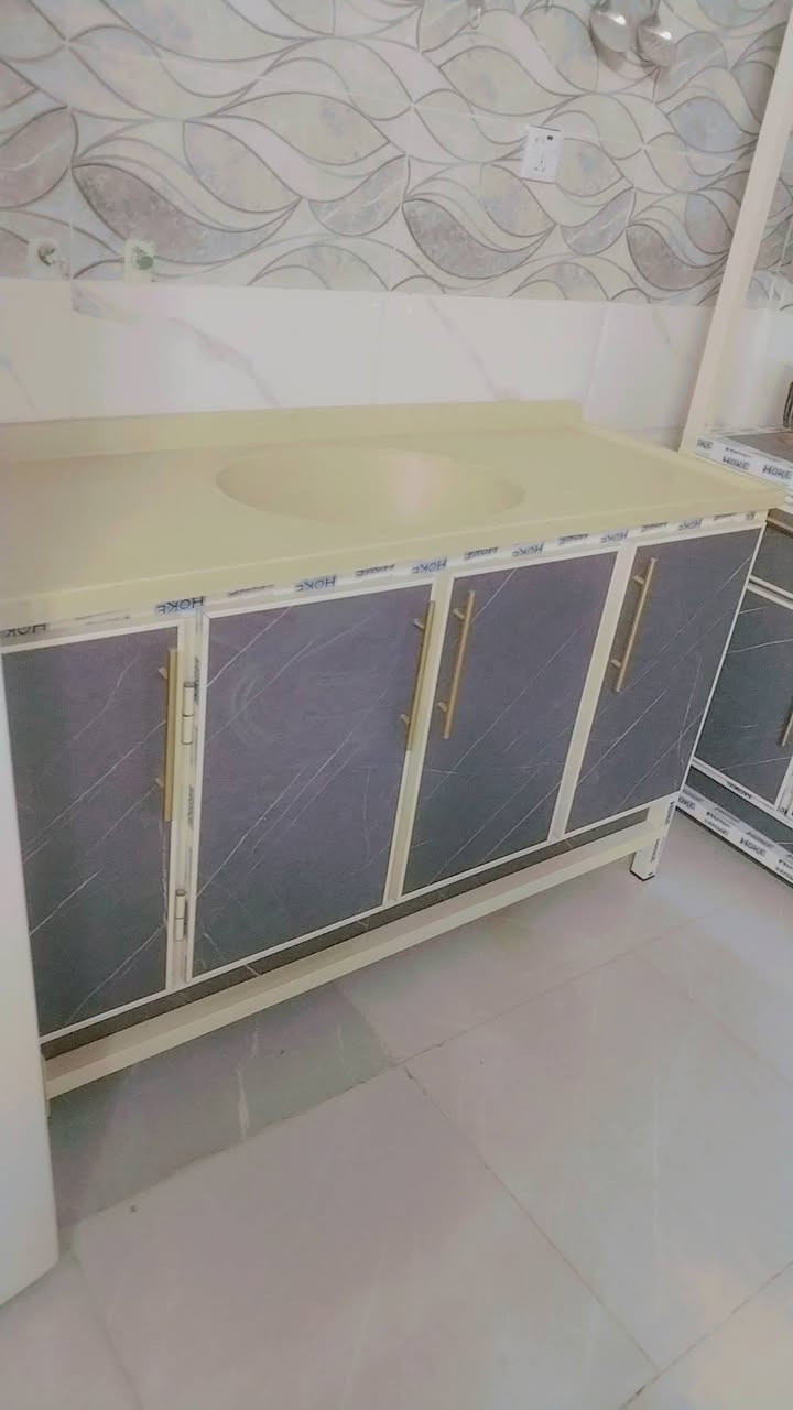 كاونتر تفصال جديد مامستخدم فقط خليته لجماليه هاذا الشهر الراح اريد ابيعه والسنك مالته مرمر السعر 400 وتخم هم جديد مامستخدم 10مقاعد سعره 400 مكاني ابو غريب التواصل واتساب او خاص ***********
