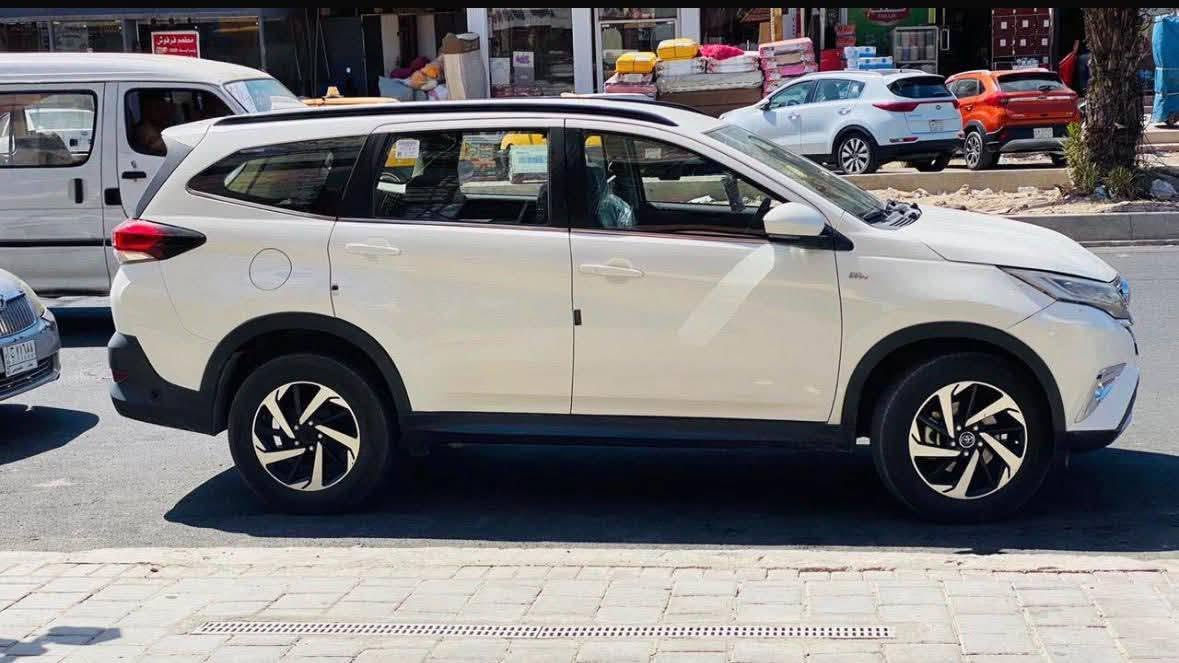 🚗 للبيع: تويوتا راش موديل 2020 (Toyota Rush ) .
• الرقم: بغداد (باسم المالك مباشرة).
• السنوية: جديدة.
• الهزة : جديدة.
: اللوحة الرقم الجديد .
 المواصفات :
•خليجي شركة SAS
• منظومة غاز ألماني غير مستخدمه 
• المحرك: ، 4 سلندر (اقتصادية جداً).
• عدد المقاعد: 7 مقاعد (3 صفوف) - سيارة عائلية بامتياز.
• : تشغيل بصمة، تحكم ستيرن، تكييف مركزي 
: حساسات خلفية، أضواء LED، ويل كب 
• السونار مرفق مع الصور داخل المنشور 
📍 تفاصيل البيع والموقع:
• الموقع: بغداد - حي التجار.
• السعر: 125 ورقة ، وبيها مجال بسيط للجادين.
• للتواصل والاستفسار: ***********
