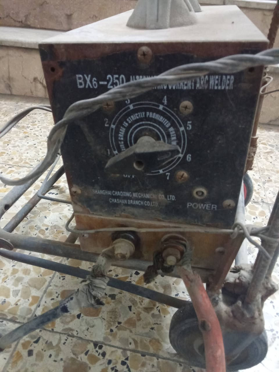 ماكنه لحيم للبيع شغاله عل الفحص السعر 50 رقم الهاتف ***********
