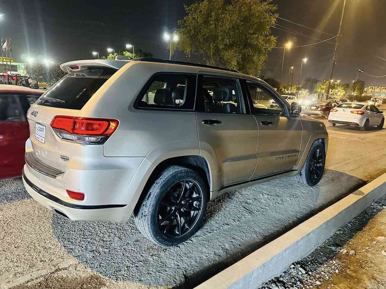 Jeep سومت اعلى فئة
السيارة فول موصفات رادار نظام جكات بانوراما فول موصفات 
حادثها ٣ قطع 
السيارة ينرادلها ترتيب 
السعر خاص 
***********

