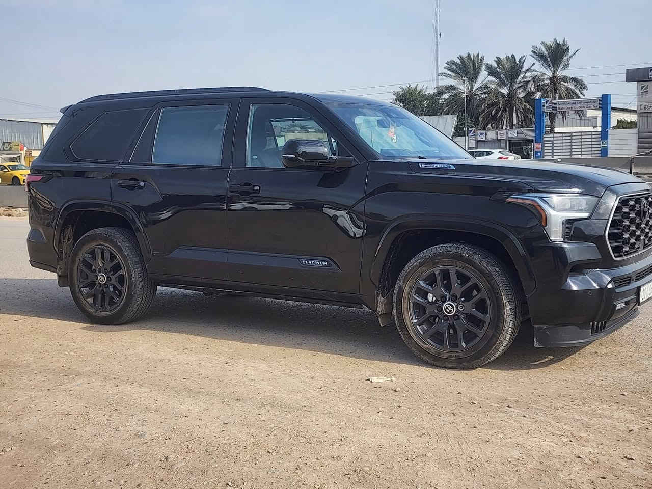 سلام عليكم للبيع فقط 
تيوتا سيكويا ٢٠٢٤ هايبرد توين تيربو بلاتينيوم فول مواصفات 1/1 وارد امريكي حادثه بنيد وجاملغ وصور حادث مرفقه وي الصور مواصفاته ماشيه ٢٣ الف كيلو متر 
محرك ٦ سلندر ٣٤٠٠ توين تيربو 
بصمه تشغيل وابواب وتشغيل عن بعد 
دوسات كهربائيه
مري شفط وقلاب 
بنوراما كامله 
كشنات جلد خزن ميموري كهربائي 
7راكب VIP
شاشه كبيره كامره دواره 
تبريد ٣ قطع 
جنطه كهرباء رادار امامي خلفي جانبي توقف ذاتي تحديد مسار قياده ذاتيه وظعيات قياده وهواي بعد بيه مواصفات 
رقم بغداد الدولي بأسمي تحويل مباشر 
السعر المطلوب ٤٧٠ ورقه وبيه مجال بسيط 
مكاني بغداد قرب علوه الرشيد يم القوس 
اي استفسار الاتصال/***********
                              /***********
