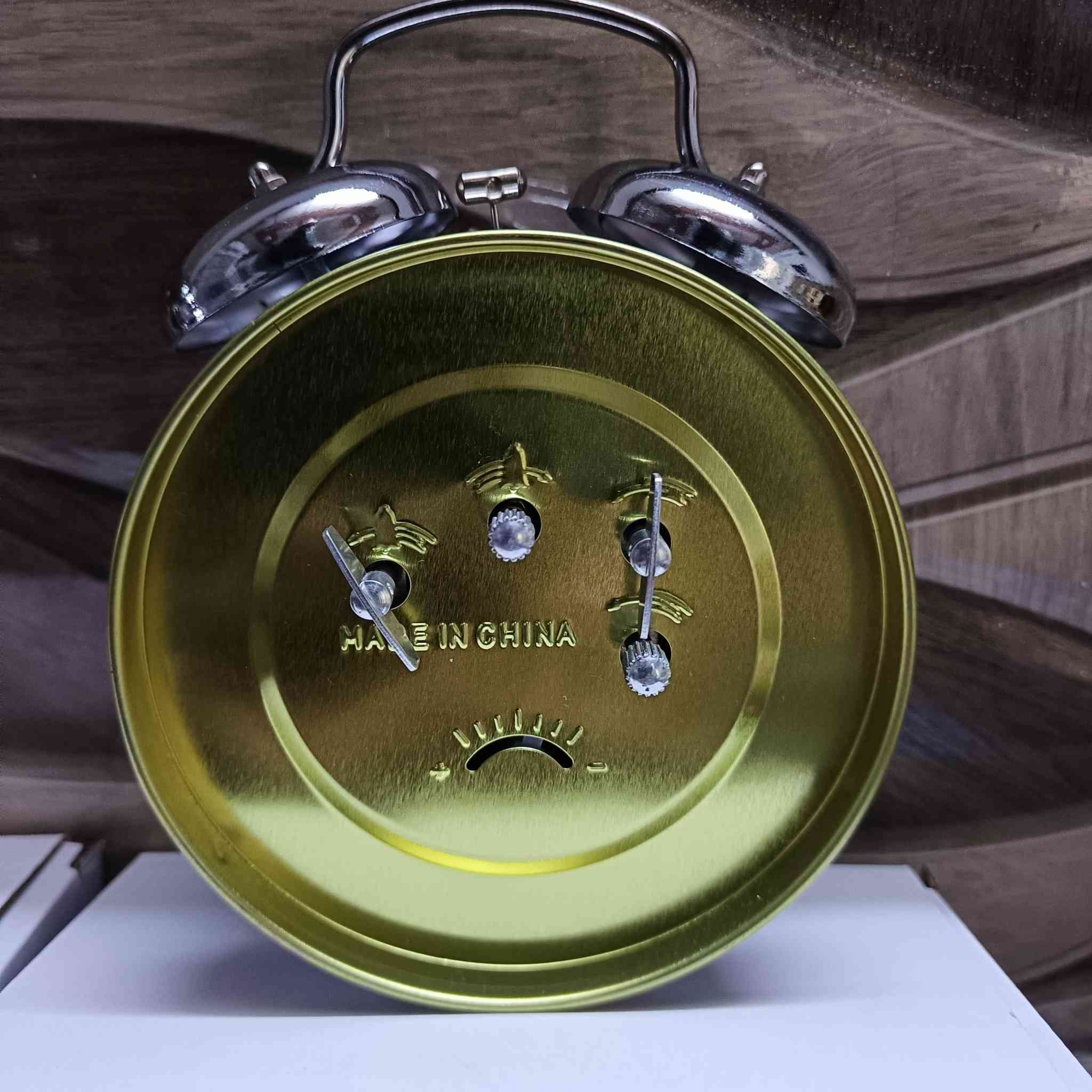 ساعات تكويك منظدية منبه .. الصناعة القديمة .. ام دجاجة.. لوك غير مستعمل بالكارتون مخزنة .. الاتصال او المراسلة ***********
