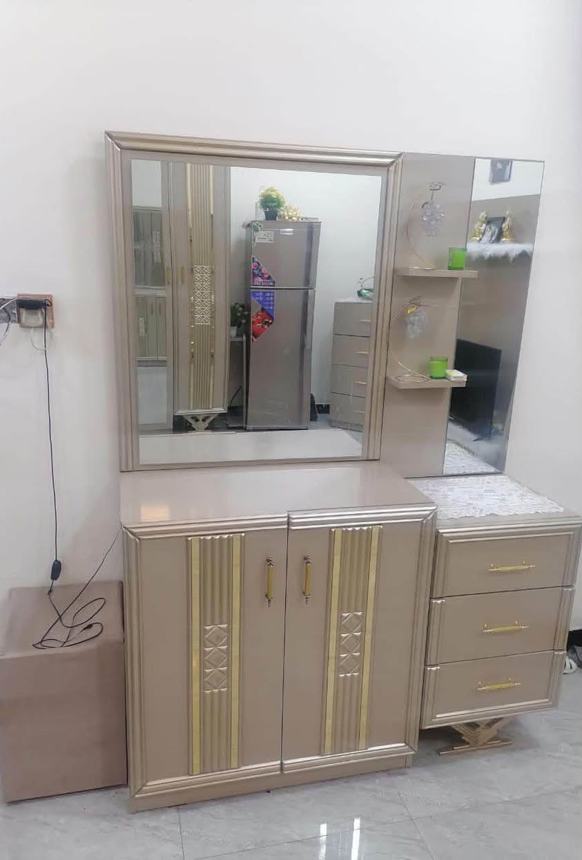 سلام عليكم 

غرفة تركية ملكي ٧ قطع برغي وچوي للبيع🛌 

نضيفة ومرتبه واستعمال اشهر 
قليلة فقط بدون ضرر 
للاستفسار : ‭***********‬
