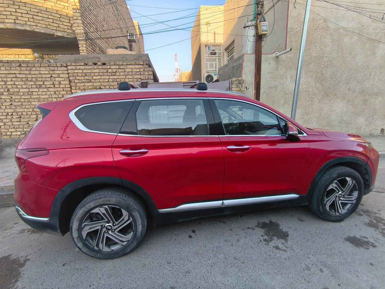 السلام عليكم
سنتافي 2022
 لون احمر
 حادث جاملغ ايمن فقط كما موضح بالصوره 
  السيارة بسمي تحويل ثاني يوم نضيفة كلش 
المواصفات 
محرك2500
ماشية 51 الف مايل 
 مفتاح ذكي بصمة + التشغيل عن بعد
 نظام اوتو بارك
 كير بنظام الازار المنفصلة الاصدار الجديد ( بيانو)
كير ماوس ثانوي لأوضاع القيادة / Drive Mode 
‏Comfort - Smart - Sport 
 التبريد امامي خلفي مناخ منفصل
هاند بريك بصمة 
 Auto Hold  أوتو هولد
 خاصية ISOFIX   ايزو فكس قفل الاطفال
 نظام مانع الانزلاق
 نظام نزول المنحدرات.
 نظام اطفاء المحرك (A) ذاتيا في الازدحامات لتوفير الوقود
 شاشة تدعم Apple Car play و Android وبلوتوث مدمج والأوامر الصوتية
  مخارج شحن USB وتشغيل الميديا
منافذ للطاقة كهرباء 12فولت ومنفذ 110 فولت
مقعد السائق  كهرباء + تدفئة
مقاعد مخمل 
 حساسات ضغط الاطارات 
 حساسات أمامية / جانبية /خلفية
  كامرة اضافية لتقنية منع الخروج عن المسار
 ميزة التوقف الذاتي للمركبة منعا للاصطدام عند القيادة او الرجوع
 لايت زينون رباعي العدسات بتقنية High Beam الانارة الذكية + LED  نهاري 
 نظام القيادة الذاتي الذكي في الشوارع المخططة 
مثبت السرعة Cruise وميزة التباعد عن المركبات
 قفل الابواب والنوافذ / خاصية عدم العبث للاطفال
 شفتات رياضية بالمقود
صندوق السياره كهربائي 
 قبضات أبواب ألمنيوم مع خاصية الانارة ليلا
 حساس لمس ابواب لفتح وغلق باب السائق والراكب
 ماسحات امامية حساس / تشغيل تلقائي وسرعة حسب غزارة المطر
عنوان السيارة بغداد الحسينية 
السعر 205 ورقه وبيها مجال شي قليل 
رقم الهاتف ***********
