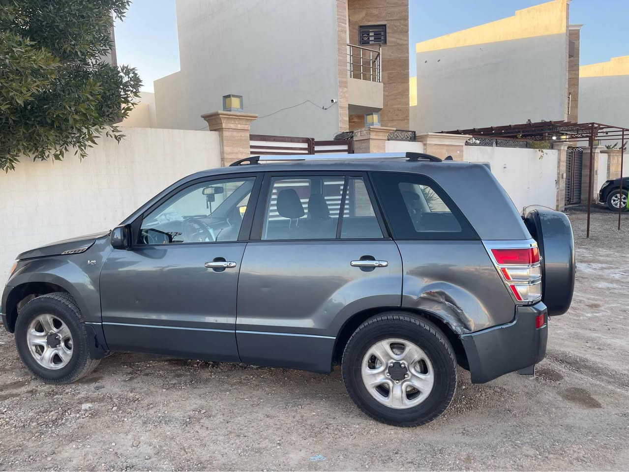 سيارة ياباني نظيفة داخل وخارج محرك ٢٧٠٠ ستة سلندر محرك وكير نظيف ومكفول سيارة بإسمي تحويل شرط السيارة وارد امريكي ضررها جاملغ امامي جهة السايق ومبدل بدون دواخل يحتاجلها مشط ستيرن فقط سيارة مرتبة وخير من الله متوگفك بشارع صرفها بالبانزين حاله حال ال٤ سلندر للتواصل اتصال بالرقم *********** الفلوجة, الأنبار
