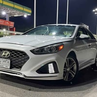 للبيع سوناتا 2018 وارد امريكي فول عدا الفتحه  ماشيه 82ميل. حادثها موضح...