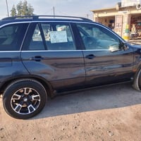 للبيع اكس فايف موديل 2002جاهزه محرك لكزز وكير لوك جدد حداديه نضيفه مصب...