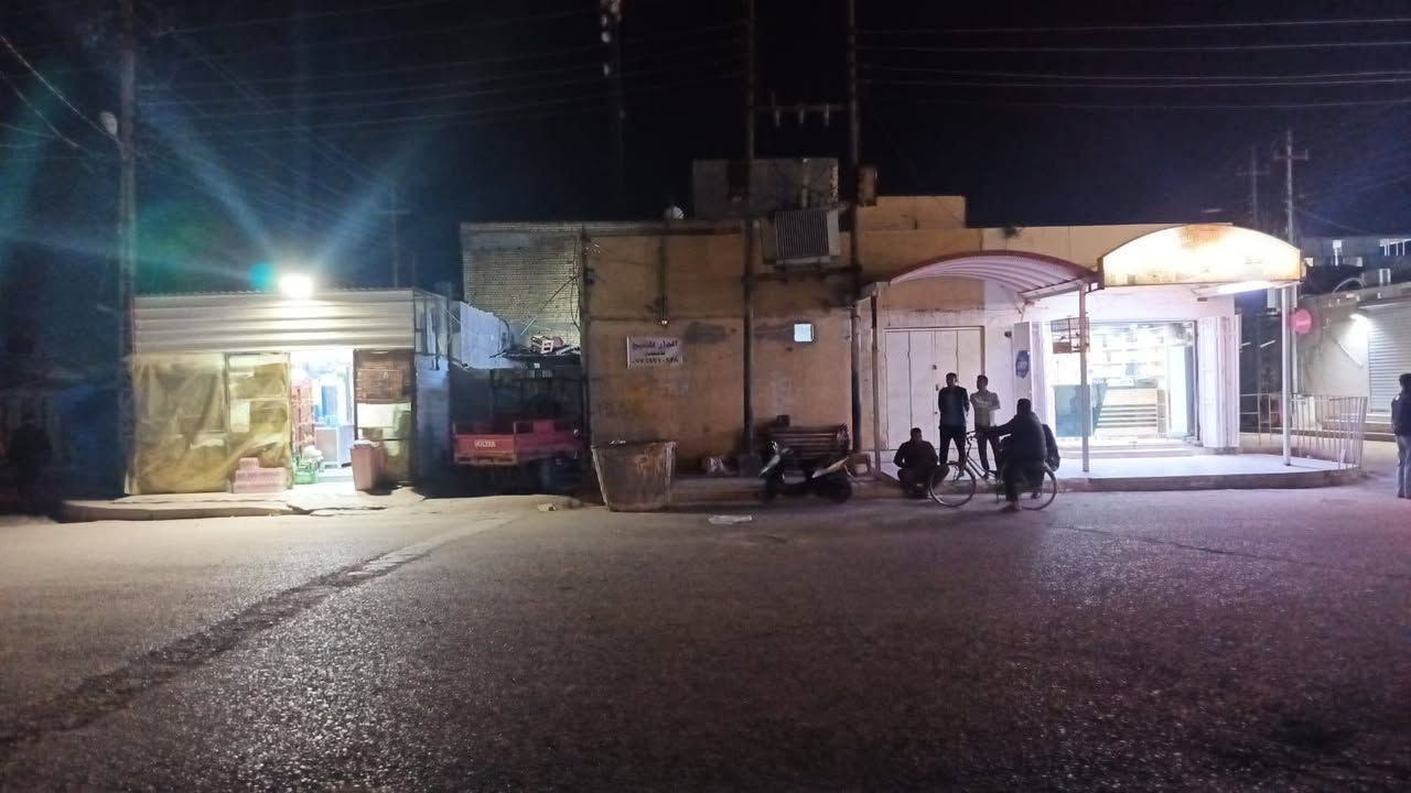 العقار للبيع طابو صرف شارع الاطفاء المساحه (160) تجاري على ركنين  مقابل شارع /30 الواجهيه  20 متر النزال 8 متر للاستفسار اكثر الاتصال ع الرقم ***********
