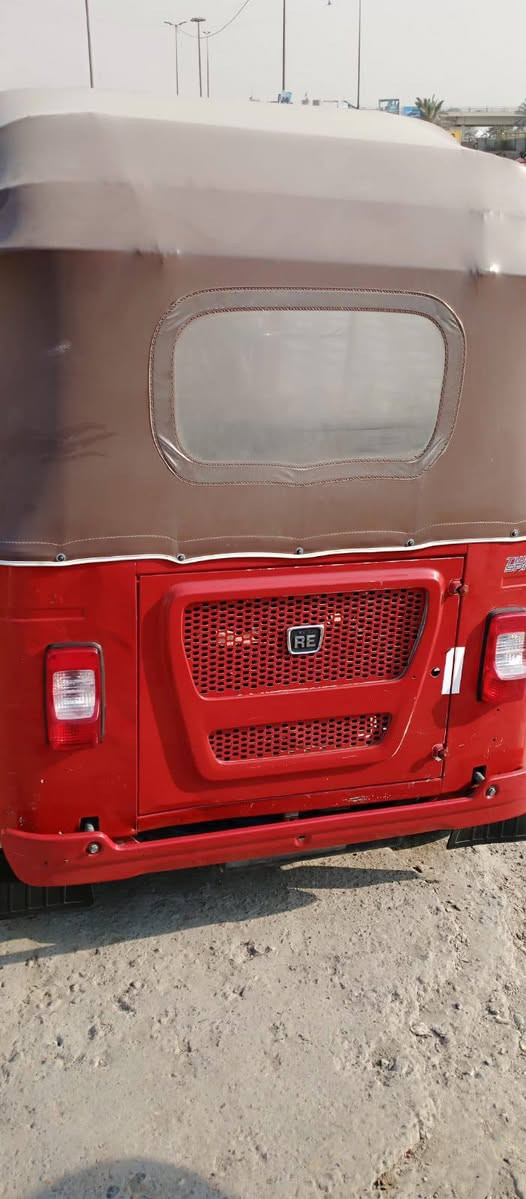 سلام عليكم 
تكتك ٢١/١١/٢٧
التكتك ماشيه معاملته باقي ع الاستلم
اني ابيع الك اورق 
تكتك مابيه صبغ
ولا معجوان
كامله من كل النواحي
مكاني كماليه 
شارع جامع 
‏‪***********‬‏
