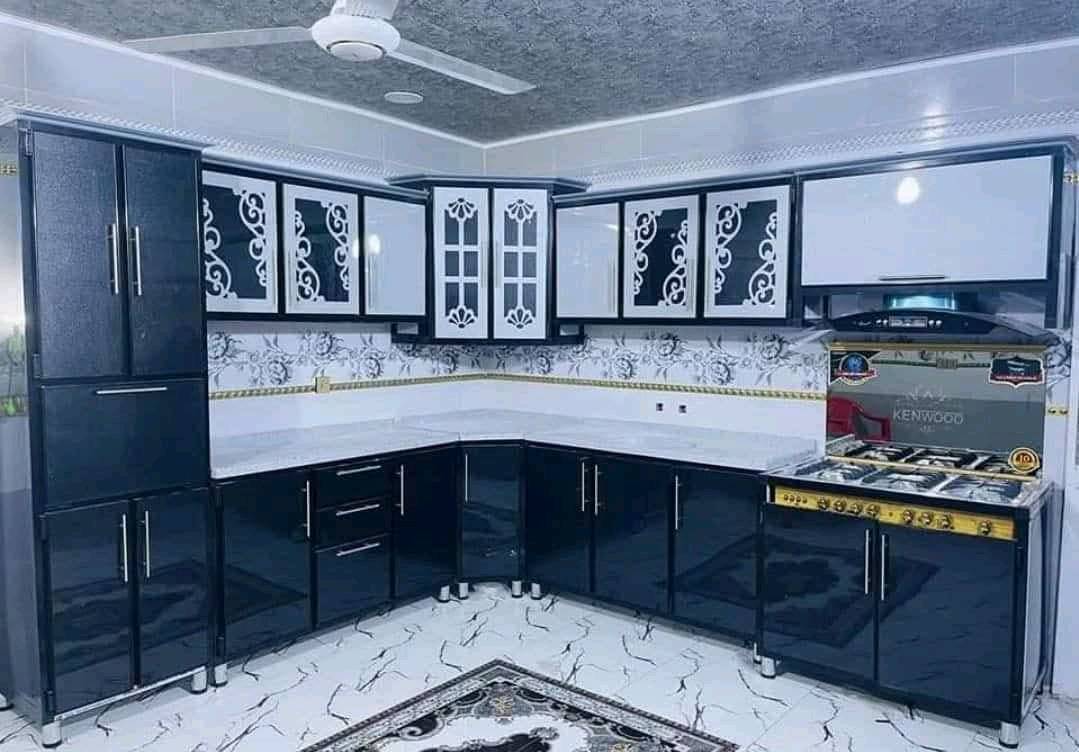 اشتغل حسب الطلب تفصال ع متر المنيوم تركي مطن وجهين يصير الباب المتر 330
***********