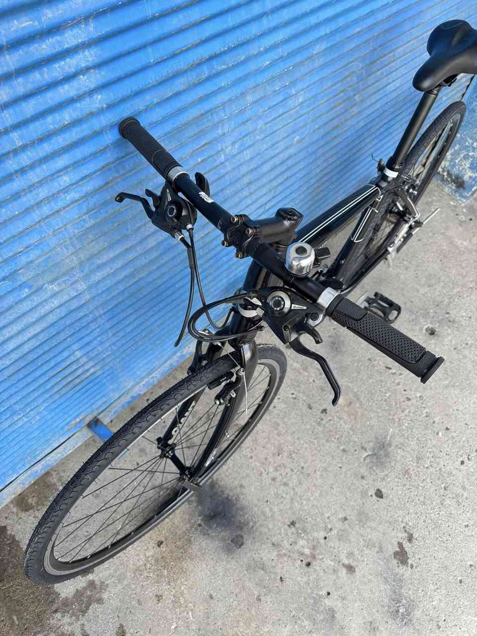 السلام عليكم اخوتي الغوالي 700 حجم 28 
قياس S ماركة (GIANT) غني عن التعريف 
معدنه المنيوم سستم شيمانوا التوس 3/8 
بدلات شيمانوا سحب دفع صينع تايوان 🇹🇼 
نظافة 100/80 الدراجة عل وضع الشركة بلادي 
ختم واحد سعرهاا 220 الف وبي مجال اخوتي 
عنواني موصل توصل ***********  تتوفر 
خدمة توصيل جميع محافظات العراق وتحياتي
