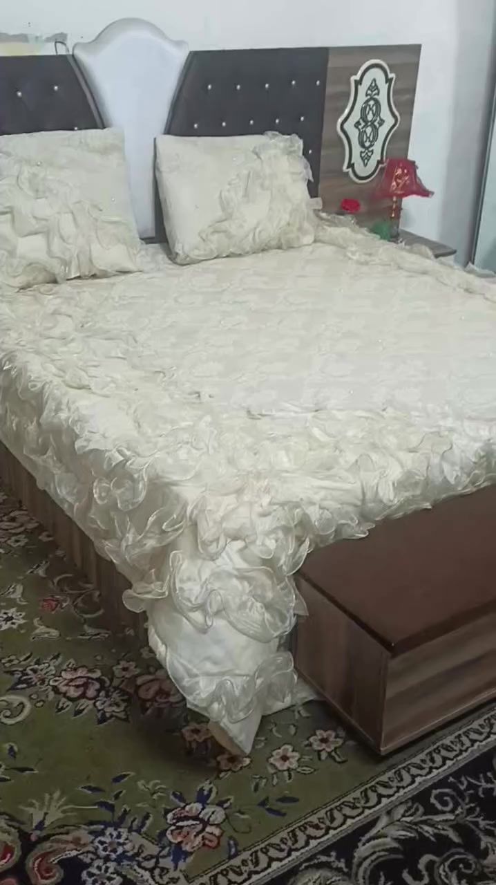 السلام عليكم غرفه تركيه للبيع كلش نظيفه السعر ماله 300 وبيها مجال شيء قليل للطيبينه او على الخاص رقمي بي واتساب رقم الموبايل***********
