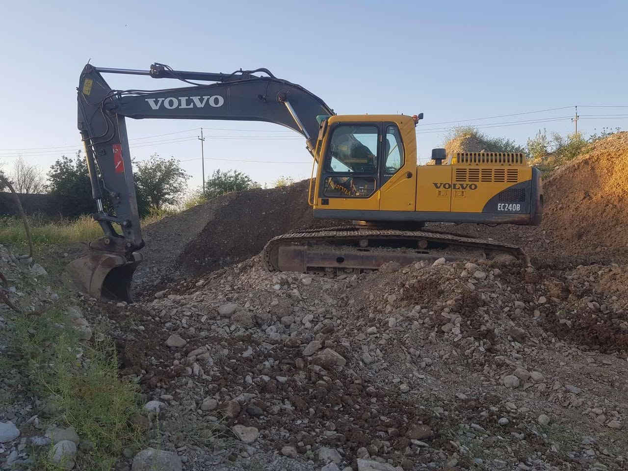 حفاره ڤالڤؤ بؤ فرؤشتن للبيع حجم 240 موديل 2005
رقمو سناويه زؤر خوينه همو گيني بشرته 
رقم تليفون ***********
