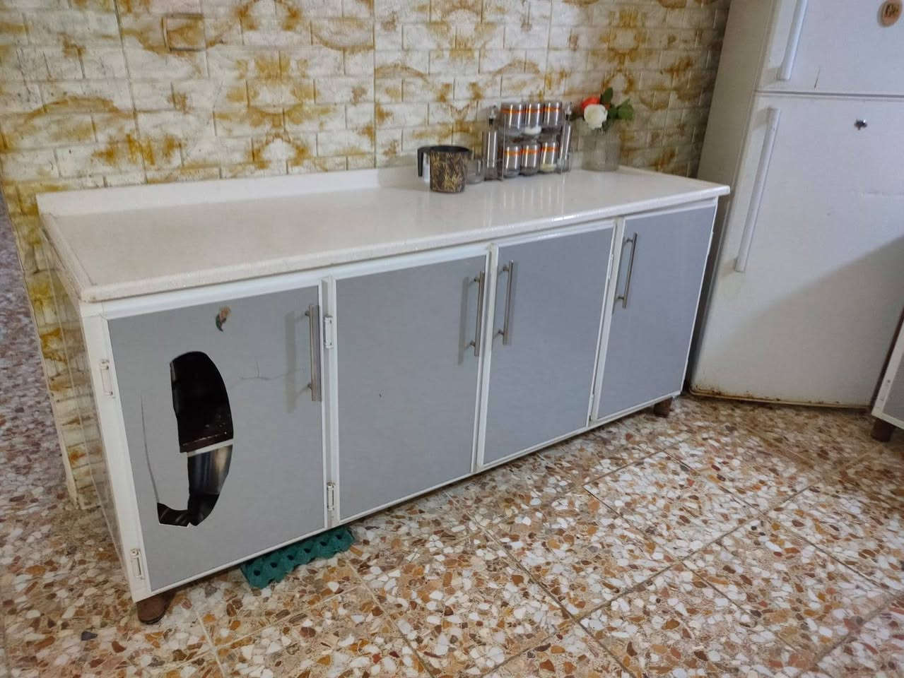 تخم 9 قطع ديوان نضيف اي ضرر مابي فقط رجل مال مقعد واحد الصغير فالته وموجوده  السعر 275 وبي مجال
كاونتر مرمر ابو السنك مترين ونص والثاني مترين ونص نضيف مابي اي ضرر فقط الباب مثل ما موضحه بالصورة ضربها طفل باطوبة ونكسرت تتبدل 
السعر 250 
تخم 9 قطع ديوان نضيف اي ضرر مابي فقط رجل مال مقعد واحد الصغير فالته وموجوده  السعر 275 وبي مجال


**إذا كنت صاحب هذا الإعلان وتريد حذفه لأي سبب، رجاءا أرسل رسالة إلى الدعم الفني**