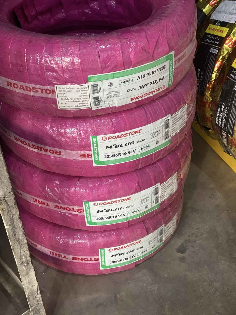 السلام عليكم
متوفر تاير جديد كافه القياسات والاحجام 

كوري تايلندي صيني انتاج حديث 

واسعار جمله 

فتح وشد داخل المركز مجاني 

العنوان مدخل الشباب مقابيل حسينه حواس 

الرقم ***********
