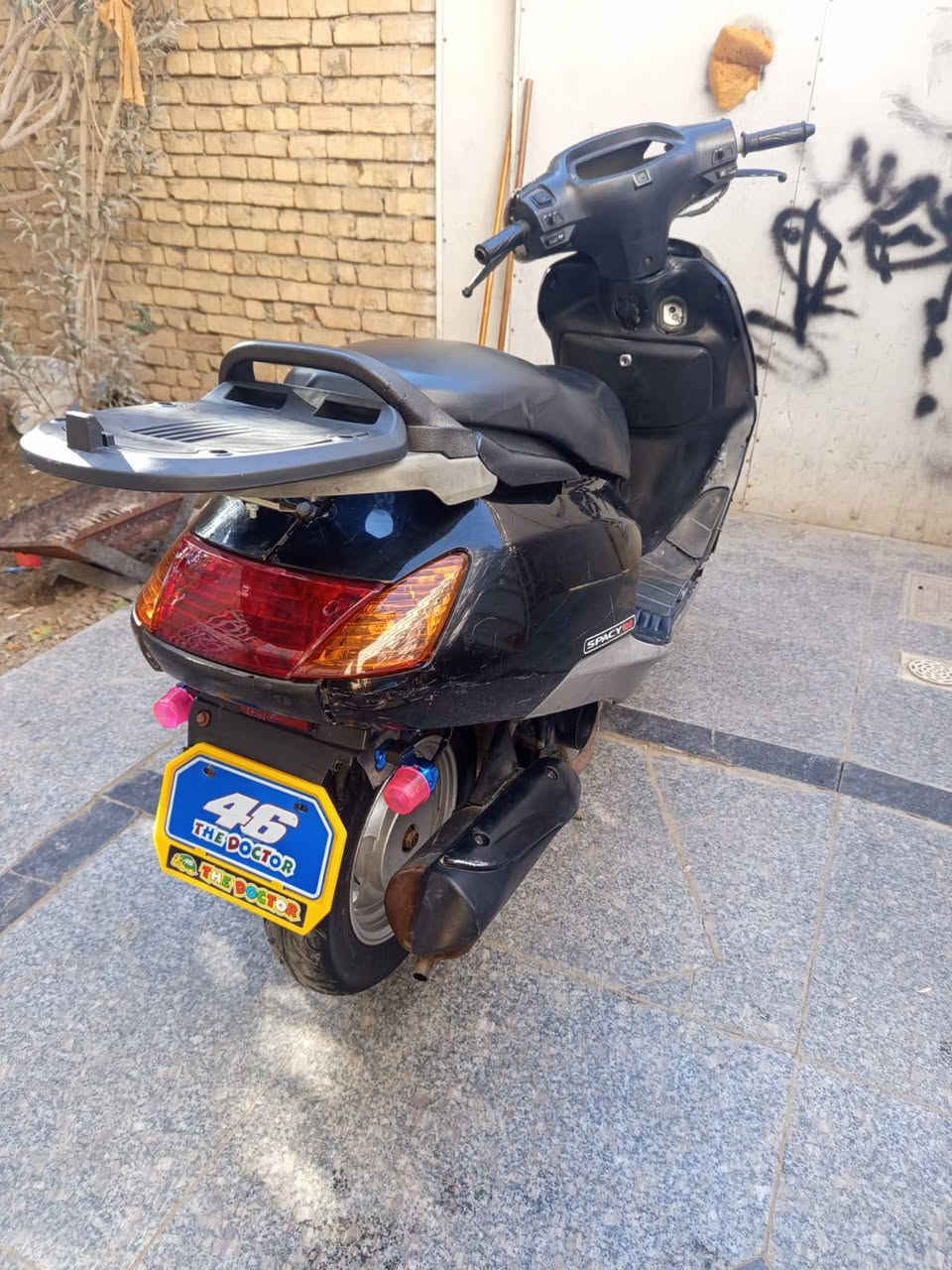 سلام عليكم دراجه سبيسي كلشي شغال بيها نكره سلف سعره 400 وبيها مجال للتواصل  على الواتس *********** مكاني ميسان جمعيات
