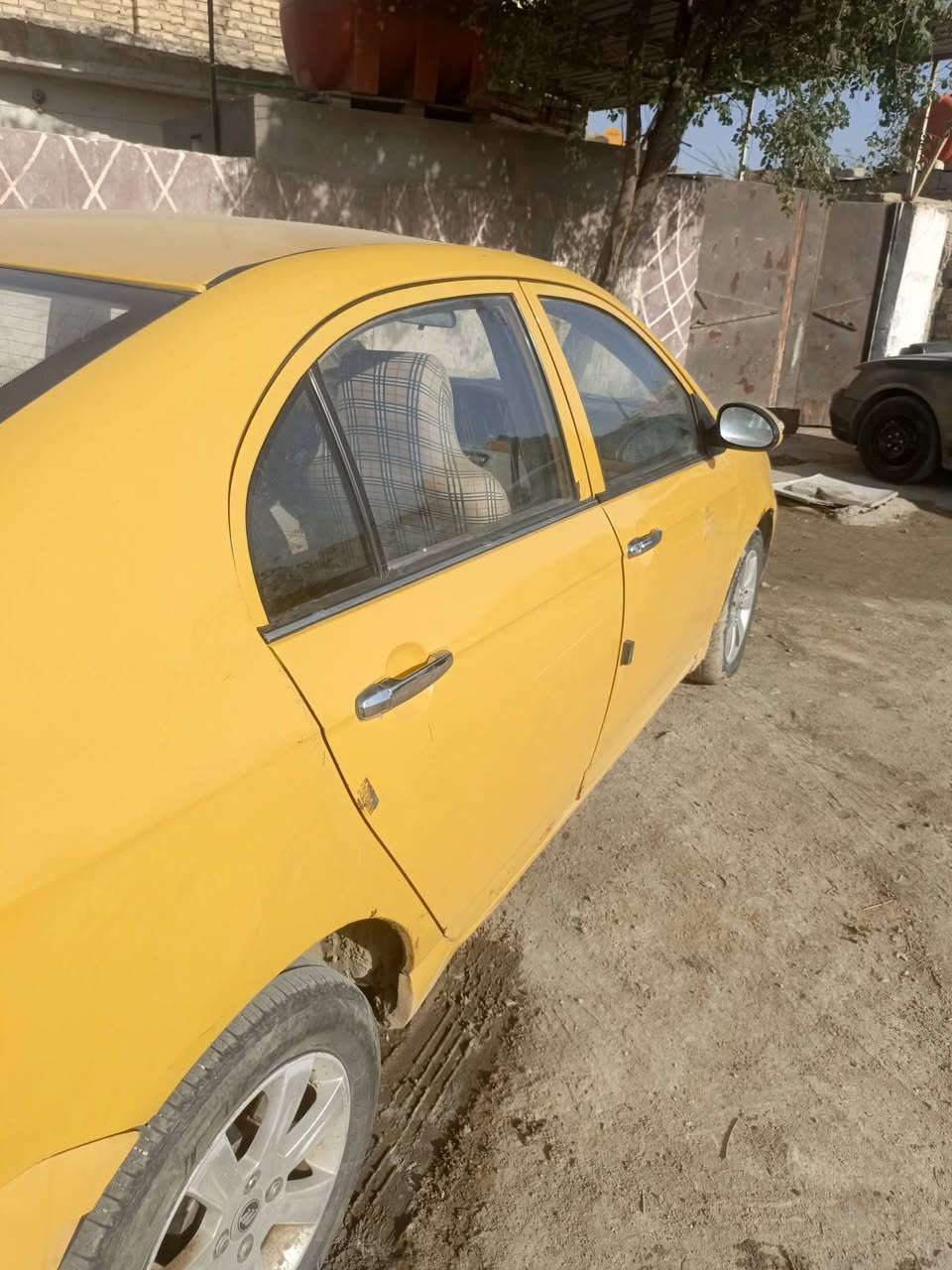 السلام عليكم ورحمة الله وبركاتة  سياره ليفان 620 صيني 2013 مصفره هيه وغرامات سياره كايمه بس تشتغل بيهه خياسات قليله رقم بغداد نكليزي تحويل ثاني يوم سنوي ل 30 العنوان بابل البكرلي متواجد ع فيس ***********
