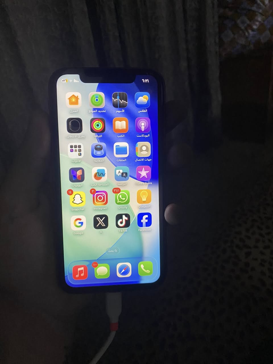 ١١عادي نضافه ١٠٠ ذاكره ١٢٨ مبدل شاشه اصليه oled وبطاريه ١٠٠ اصليه فيس ايدي شغال مكفول من كل عطل سعره175 مستعجل ع بيعته مكاني بغداد بياع ***********
