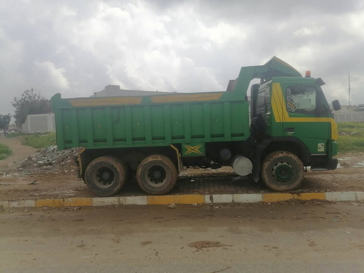 السلام عليكم ورحمه الله وبركاته كلابه فالفو سكس قلاب ٢٩طن موديل ٢٠٠٢ رقم اربيل شراي تعال خاص 
رقم الهاتف ***********
مكان كركوك
السعر 310وبيه مجال للشراي
