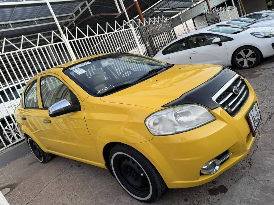 أفيو تكسي كوري موديل 2009
رقم نينوى جديد 
تاخذ هيئه وغرامه صفر
صبغ جديد
محرك وكير نضيف 
بيها تلقيط مال تكسي
سقف تكم شواصي شرط
 داخلها جديد 
مكانها موصل حي سومر
سعرها ٦٣ ومجال قليل
***********
***********
