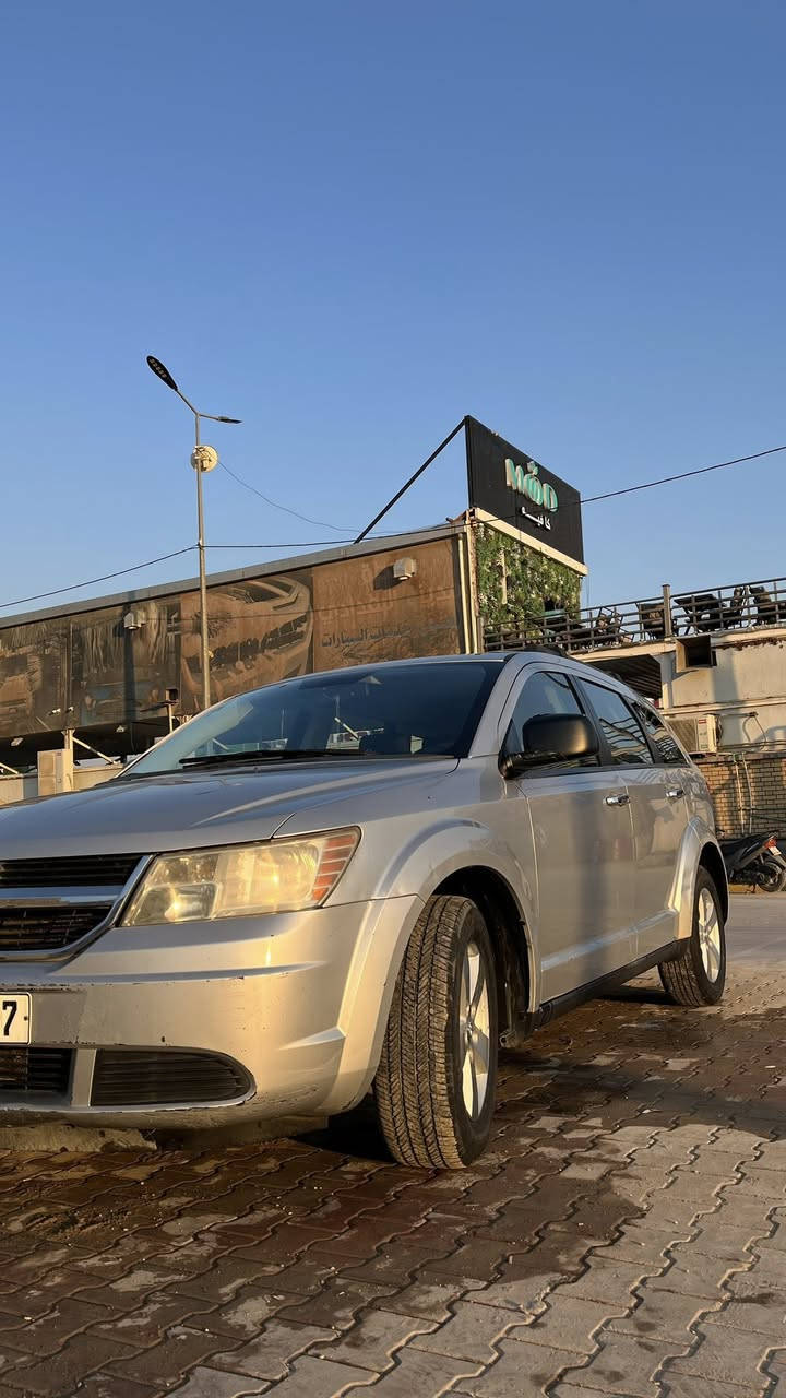 السلام عليكم 
دوج جورني موديل 2009 رصاصي رقم بغداد بأسمي التحويل ثاني يوم السياره بيهة جاملغ بصف السايق راجع بارد ومصبوغ فقط باقي السياره كفاله مكينه 3500 
6 سلندر 5 راكب كير ومكينه كفاله سياره جاهزه تدفئه تبريد شغال ما ناقصهة شي شغل واطلع
 ملاحظه : السياره بيهة طخطخات بسيطه وواضح بالصور 
مكاني واسط /الكوت 
رقمي واتساب بي

‭0784 419 4996‬
السعر 85
