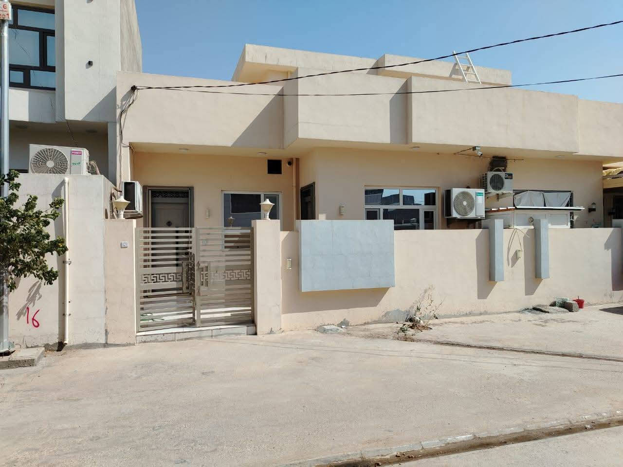 دار للايجار فوال مواصفات العنوان مزرعة خلف مطعم حجي عبود للاستفسار الاتصال ***********
