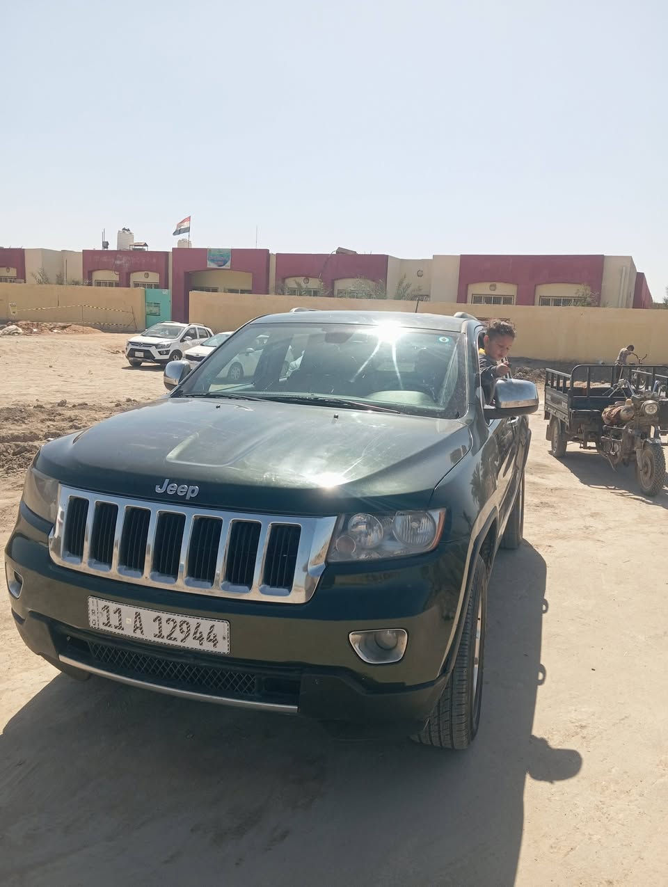 موديل ٢٠١١ بسمي بيها صبغ صفحه اليسار فقط بدون دواخل والباقي كفالة عامه السعر ١٣٠ ورقة مكان السيارة الديوانية الاتصال ***********
