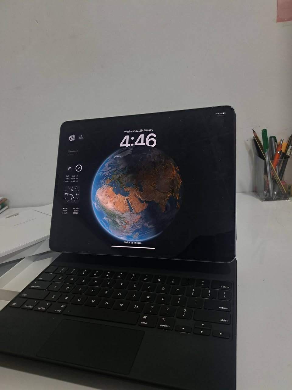 للبيع ماجيك كيبورد الأصلي من شركة أبل، مخصص لأجهزة آيباد برو حجم 12.9 إنش (يدعم الأجيال: الثالث، الرابع، الخامس، والسادس).
الحالة: نظيف جداً جداً (شبه جديد) بحالة بلادية، خالي من أي شخوط، تقشير، أو عيوب مصنعية. التوصيل المغناطيسي والأزرار تعمل بنسبة 100%.
الملحقات: كارتونه الأصلي متوفر.
اللغة: فقط بيه الحفر إنكليزي أصلي (بيلاد).
سعر 300الف بيه مجال


**إذا كنت صاحب هذا الإعلان وتريد حذفه لأي سبب، رجاءا أرسل رسالة إلى الدعم الفني**