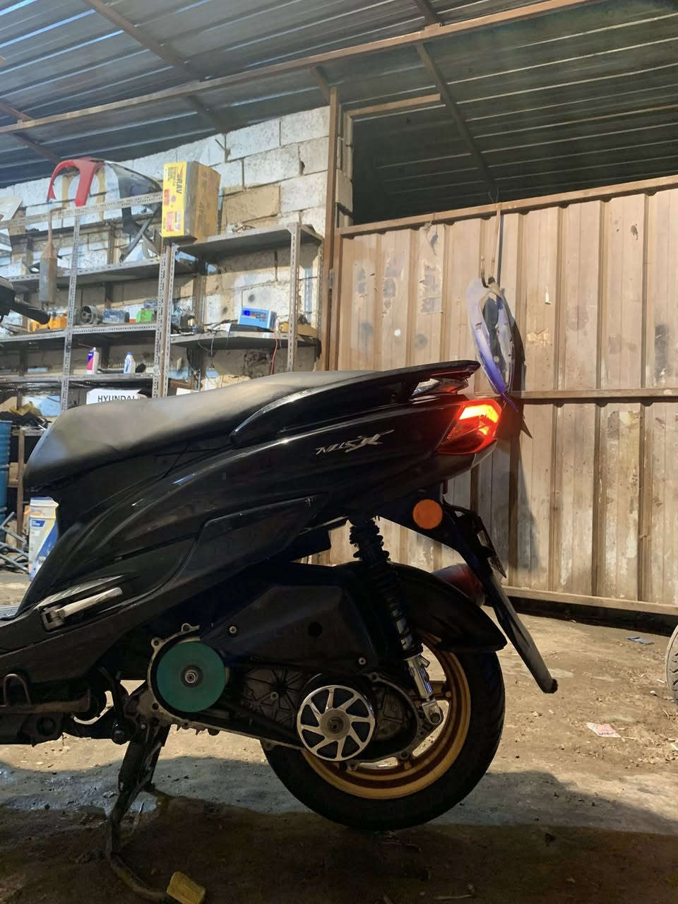 السلام عليكم سكنسن شمعه ياباني قبغ نفخ 2019دراجه بلاديه اكفلها من كلشي مكينه ناعمه كهربائيات ميكانيك كله جاهز فط كفراتها بيها ملاحضات وتبجي على بوليش دراجه ماشيه42 قبغ كلچات موجود واقية صالنصه موجوده دراجه مارمرقه الوحه البيها للجماليه جتي بيها تخم كلچات رياضي دراجه هاون سعر 12$وبيها مجال شراي يراسلني واتساب او يتصل *********** ديالى بعقوبه
