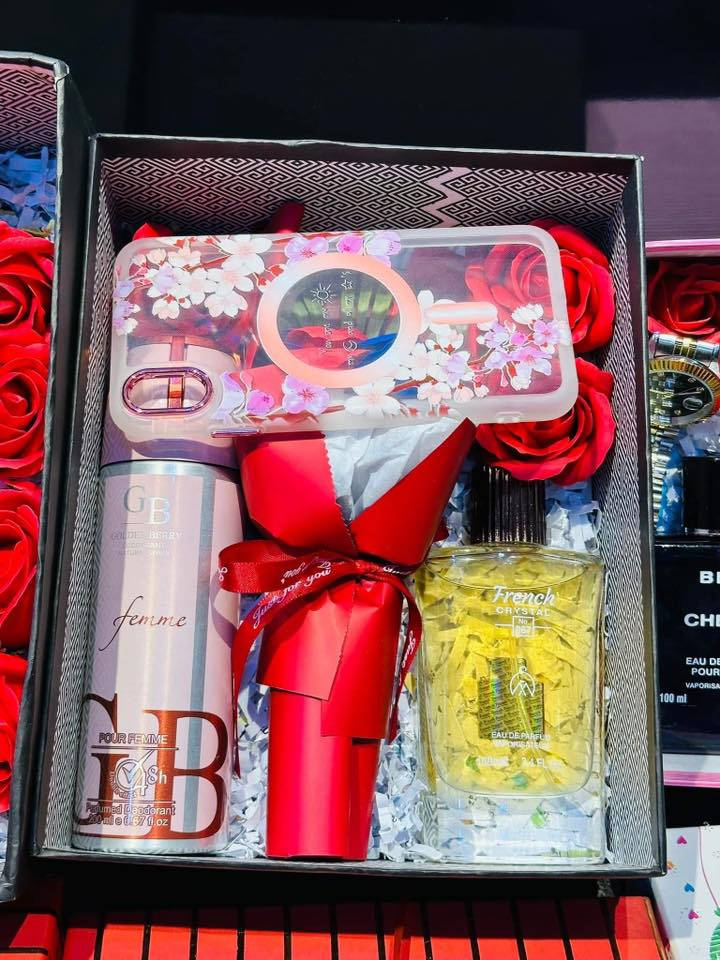 مع اقتراب العام الجديد
 نستمر معكم بتغليف الهدايا

متواجدين لل12 ليلآ

احجز هديتك عن طريق الاتصال او مراسله البيج
***********
عنوانا.  الشرقاط.   اسديرة وسطى.   مدخل سوق الموبايلات
