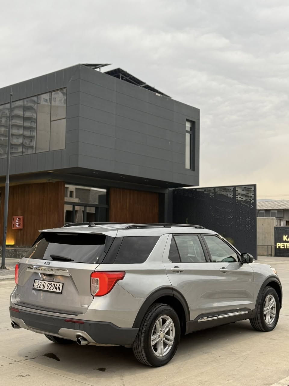 السلام  عليكم ورحمة الله وبركاته 

‏‎‏‎       ——— لـلـبـيع  ———

‏‎‏‎فورد اكسبلورر       —  Ford Explorer

‏‎‏‎وراد أمريكي.     —  بدون ايرباك 

‏‎‏‎الموديل           — 2023

فئة.                 — XLT /4WD 

حجم المكينه   — V4/2300T

‏‎‏‎اللون               — فضي  

‏‎‏‎المسافه المقطوعه — 42.000 

‏‎‏‎حاله السياره. — صبغ الجاملغ الخلفي + قبغ مبدل بلادي  

‏‎‏‎المواصفات 
‏‎‏‎- بصمة تشغيل 
‏‎‏‎- بصمة أبواب 
‏‎‏‎-تشغيل عن بعد 
‏‎‏‎-ترحيب عند الاقتراب 
‏‎‏‎-كشنات جلد 
‏‎‏‎- رادار جانبي 
‏‎‏‎-رادار امامي 
‏‎- رادار خلفي 
‏‎‏‎- شاشه كبيره تدعم نظام الأبل كار باي ونظام الاندرويد 
‏‎-تدفئة ستيرن 
‏‎-گير ماوس 
‏‎-دبل اكسل 
‏‎-اوتو هولد 
‏‎-اوتو ستوب 
‏‎-هندبريك بصمه 
‏‎-٧وضعيات قياده 
‏‎‏‎-كشنات تدفئة 
‏‎‏‎- ستيرن بحركه كهربائيه 
‏‎‏‎- تبريد مركزي 
‏‎‏‎- بگ لايت LED 
‏‎-صندوق كهربائي 
‏‎-كشنات VIP ( منفصل )
‏‎‏‎- كود باب 
‏‎‏‎-كرسي السايق والراكب بحركه كهربائيه
‏‎‏‎-تحكم ستيرن جهتين 
‏‎‏‎-تحديد سرعه 
‏‎‏‎-مانع انزلاق 
‏‎‏‎-ليد نهاري
‏‎‏‎-كامره خلفيه دواره 
‏‎‏‎باقي المواصفات المعروفه 

‏‎‏‎السعر            — اكتب تم ويوصلك السعر مباشر 

‏‎‏‎رقم السياره    — أربيل  

‏‎‏‎موقع  السياره — السليمانية 

‏‎‏‎للأستفسار.     — *********** - ***********
