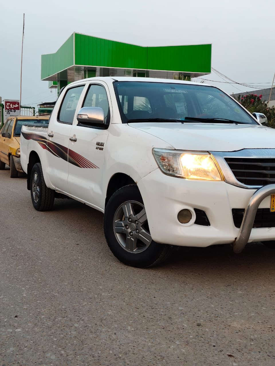 سلام عليكم سياره هايلوكس تخم تاير حداديه فول تخم تاير عنوان دير شافي سعر 16 مديل12 *********** شاصي 19 سنويه 27
