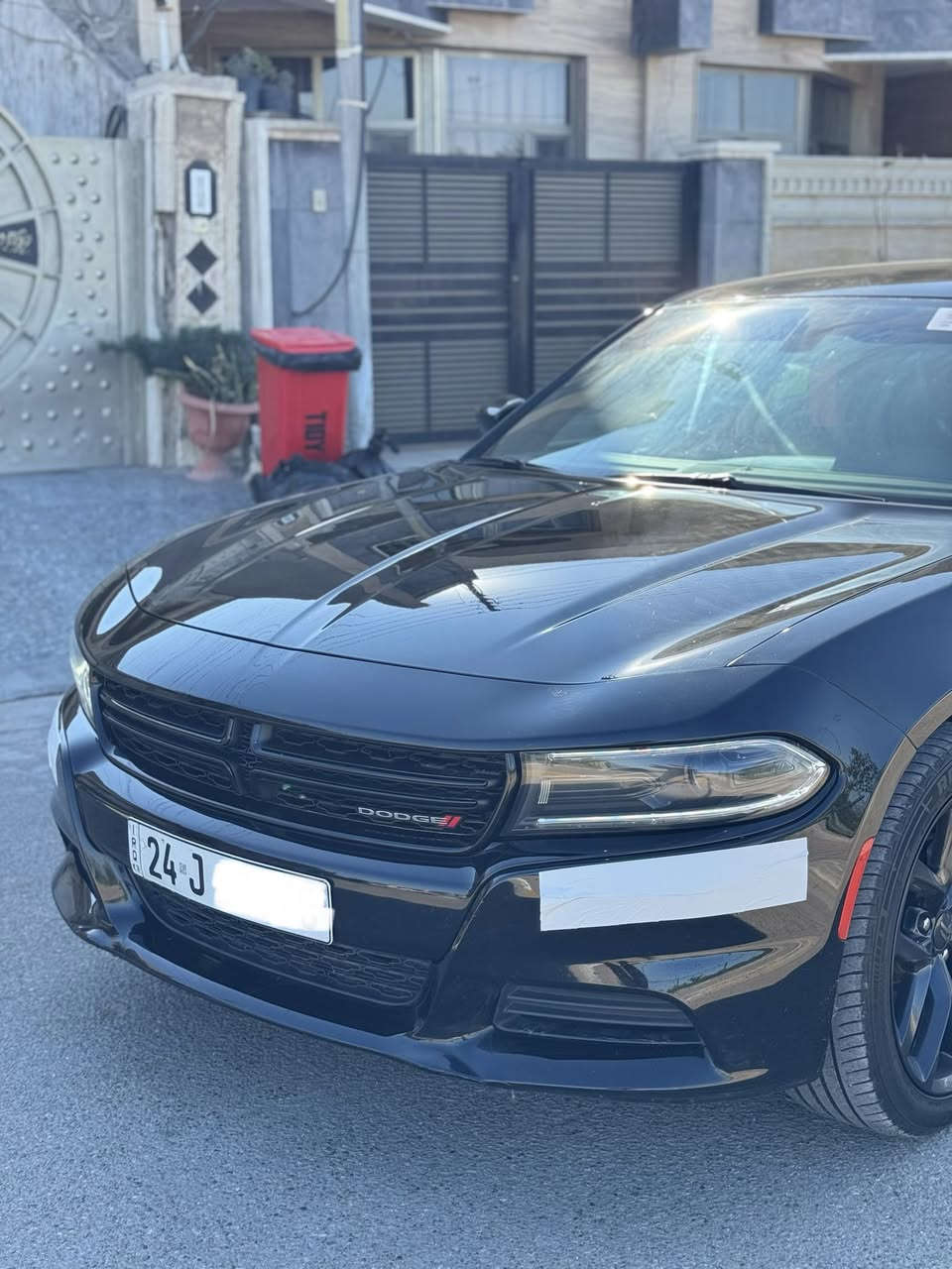 السلام عليكم جمعة مباركة الحلال للبيع جارجر 2022 SXT فول مواصفات عدا فتحة السياره وارد امريكي حادث جانبي موجوده صور الحادث بل منشور محرك وكير شرط وضع شركة السياره جديده وبل عافية عل ياخذها ويل 20بلادي والسياره باسمي دهوك الدولي سنويه وهزه كله جديد شوكت متريد احولك السياره ماشيه 47الف مايل قابل للزياده  السعر 195$$ بيها مجال حك التوجيبه للاستفسار اتصل ***********
مكان السياره بغداد حي الجهاد
