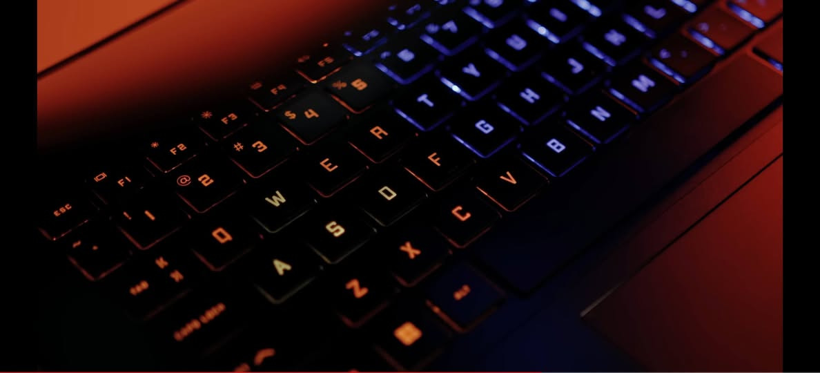 🚀 HP Omen 16 – Premium Gaming & Pro Power
💻 Model: HP Omen 16 (Dark Blue Edition)

🧠 Processor (CPU): AMD Ryzen™ 9 7940HS (Up to 5.2 GHz, 8 Cores / 16 Threads) (High-Performance Processor + Radeon™ 780M Graphics)

🎮 Graphics Card (GPU): NVIDIA® GeForce RTX™ 4070 (8GB GDDR6 VRAM) 140W TGP ⚡ (Maximum Power & Full Gaming Performance)

⚡ Memory (RAM): 16GB DDR5 Dual-Channel (Ultra-Fast Multitasking & High Bandwidth)

💾 Storage: 1TB NVMe PCIe Gen4 SSD (SK hynix) (Super-Speed Boot & Large Loading Capacity)

🖥️ Display: 16.1" Full HD / QHD IPS, 165Hz Refresh Rate (Smooth, Crisp Visuals & Accurate Colors)

✨ Condition: Open Box (جهاز جديد مفتوح الكرتون فقط - بحالة الوكالة)

🔥 Perfect For: Hardcore Gaming, 4K Video Editing, 3D Rendering, Software Development, and Heavy Daily Workloads.

🔂 الجهاز مستخدم نظيف جداً (Open Box) وبحالة ممتازة، يقدم أداءً قوياً ومستقراً للألعاب الحديثة وبرامج التصميم والمونتاج وبسعر منافس.

🔂 لاپتۆبێکی ئۆپن بۆکس (Open Box) زۆر خاوێن و بێ کێشە لەسەر حدودی نوێ، ئەدایەکی زۆر بەهێز پێشکەش دەکات بۆ یارییە نوێیەکان، کاری مۆنتاژ و دیزاین بە نرخێکی گونجاو.

☎️ للتواصل عبر الواتساب او ماسنجر
☎️ بۆ پەیوەندی لە رێی ماسنجر یان واتساب
***********

📍 موقع كركوك بنجا علي
📍 ناونیشان: کەرکوک، پەنجا عەلی

شركة خوبيب للابتوبات - Khubaib Laptops
