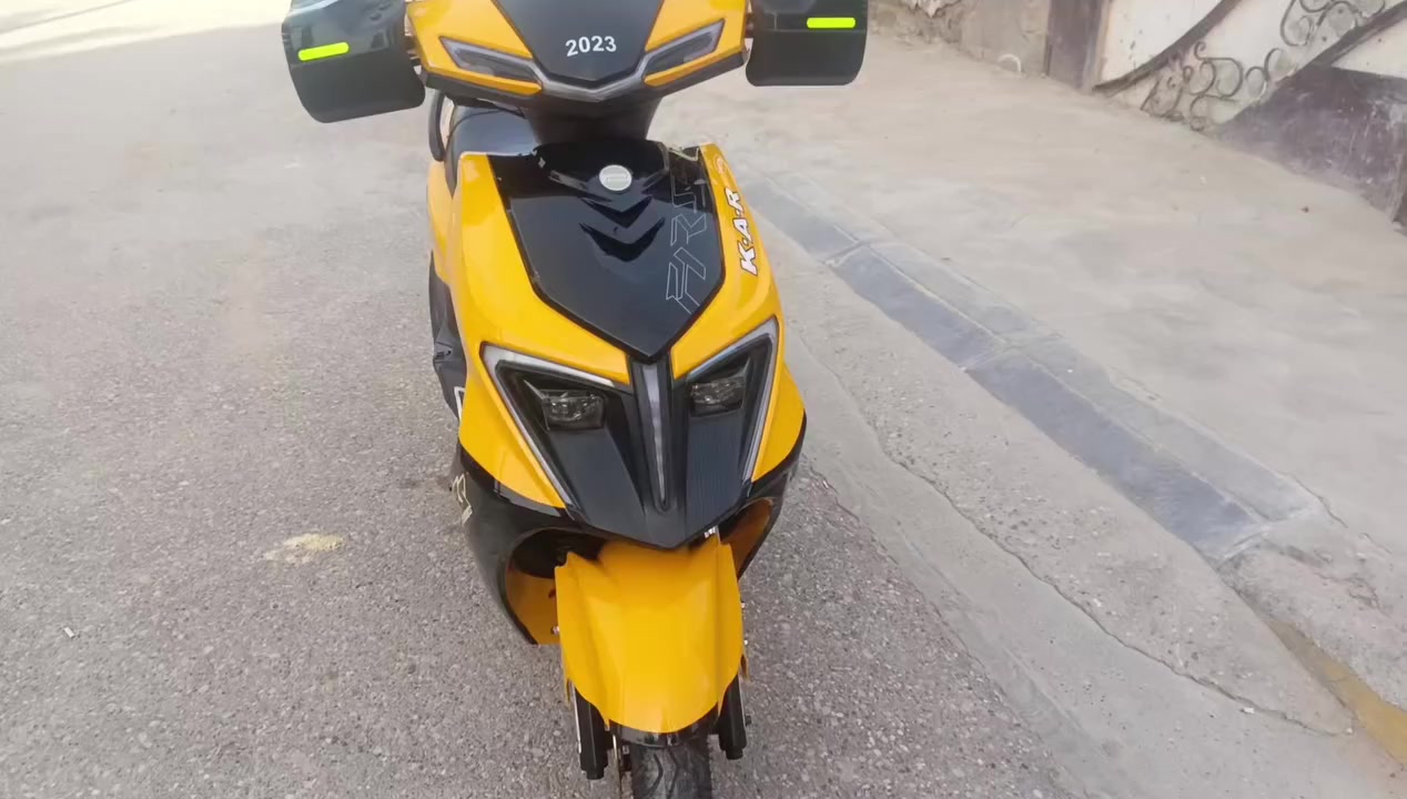 السلام عليكم ورحمة الله وبركاتة
دراجه صيني للبيع موديل 2023 مكينه 125cc ناعمه مكينتهه نص نگره تشتغل كل شي بيها جديد تخم تاير قبل سبوع شاده باتري جديد كابريتر جديده شوته جديده لونها مميز اصفر مابيها ظربه فقط الترايش الجوه ماموجودات كل نقص مابيها بريك امامي خلفي اشاير رباعي لايت عالي ناصي كيلومتر يشتغل مابيها اي صوت 
السعر 450قفل 
مكاني ناصريه الأسكان الصناعي 
للاتصال (***********)
